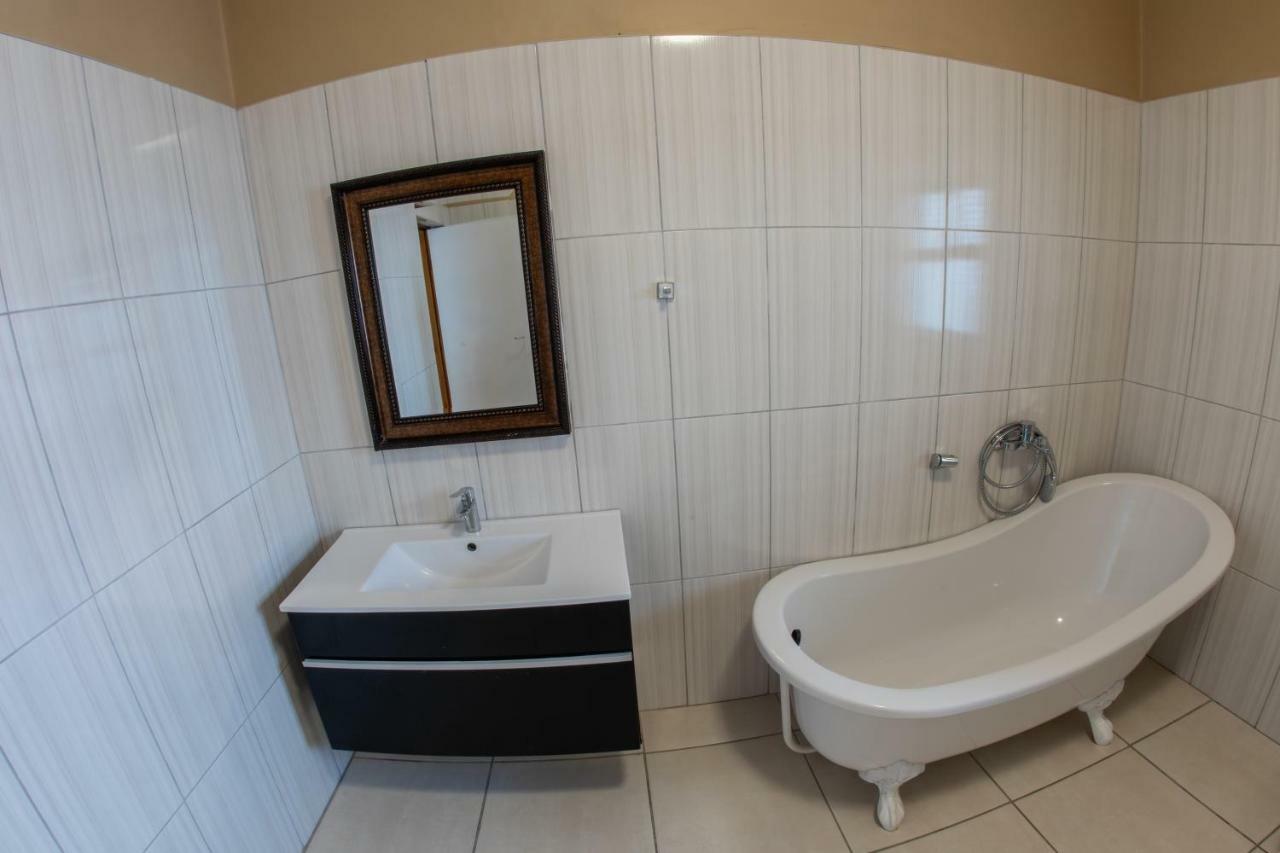 Meransha Self Catering Cc Уолфиш Бей Екстериор снимка